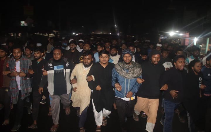 চট্টগ্রামে ইসকন কর্তৃক আইনজীবী হত্যার প্রতিবাদে ইবিতে বিক্ষোভ